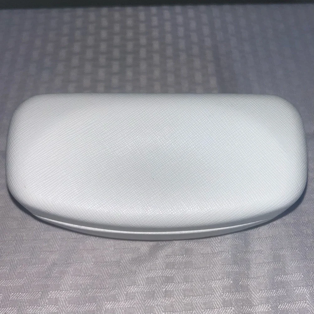 MICHAEL KORS White Hard Sided Sunglass/Glass Case